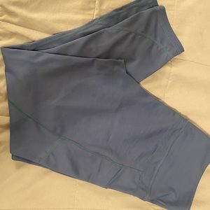 Zyia Pocket Light n Tight Capri leggings